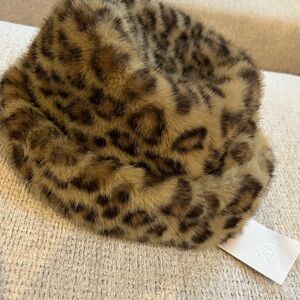 Leopard Print Faux Fur Bucket Hat